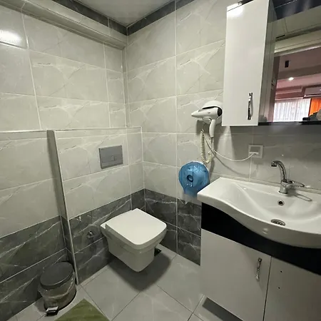 Vero Gazde/Camere de închiriat *